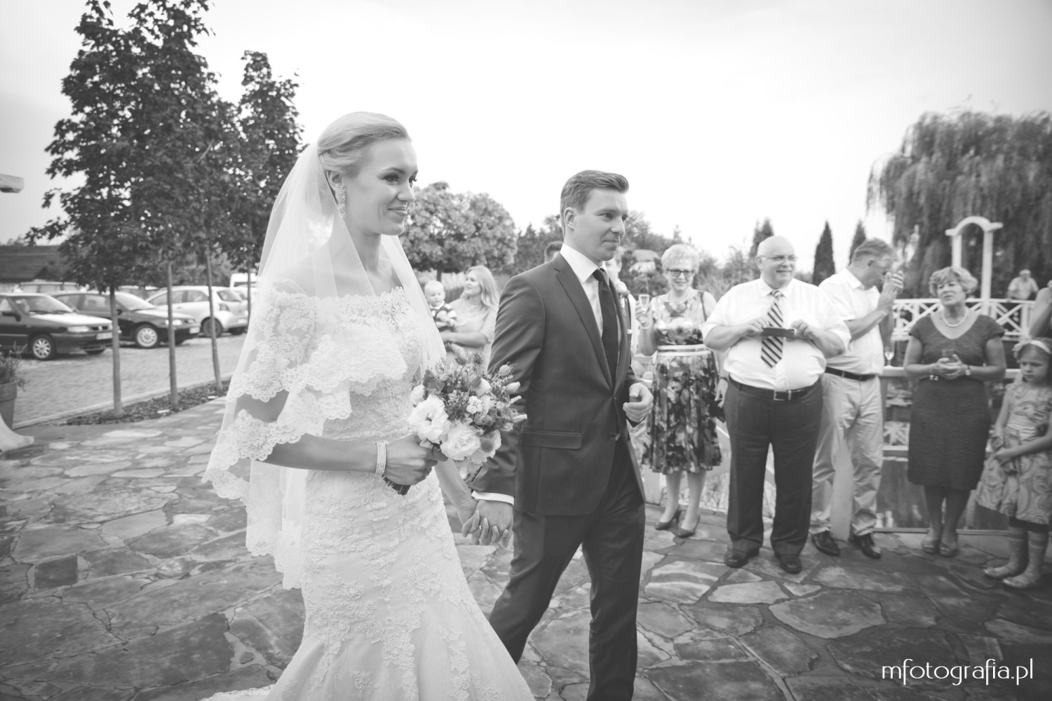 fotgrafia Pary Młodej przed salą weselną